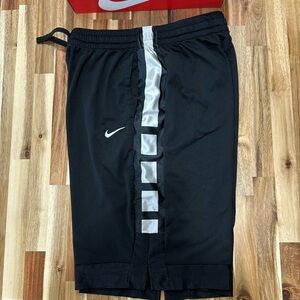 Nike Men’s XL Black Basketball Shorts
